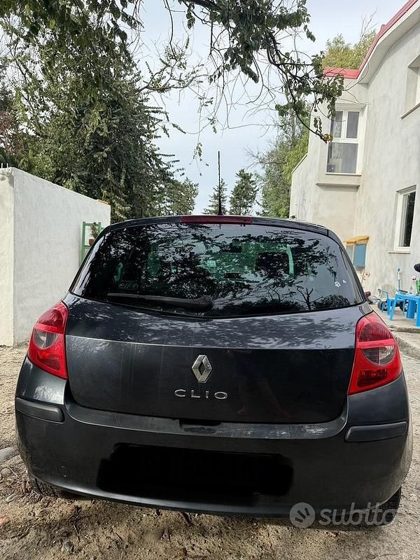 Usata Renault Clio II Rip Curl 68 CV (50 kW) 2008 Grigio Utilitaria