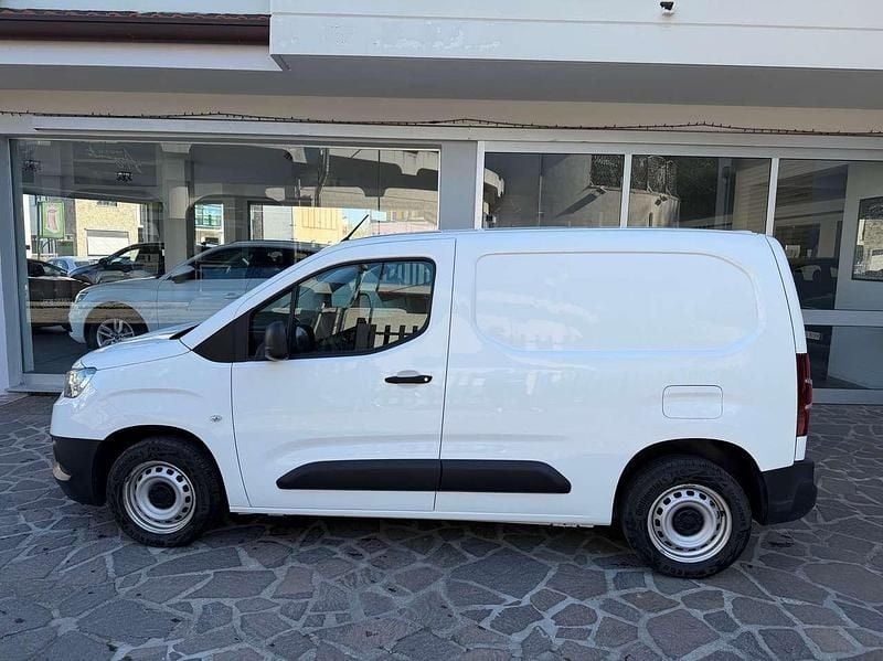 Usata Toyota Proace City Active 110 CV (80 kW) 2022 Bianco Monovolume