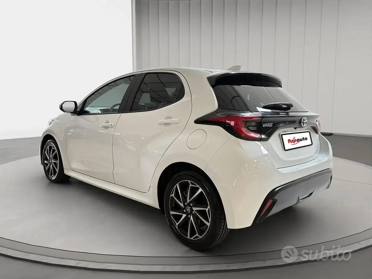 Usata Toyota Yaris Trend 116 CV (85 kW) 2022 Super white Utilitaria