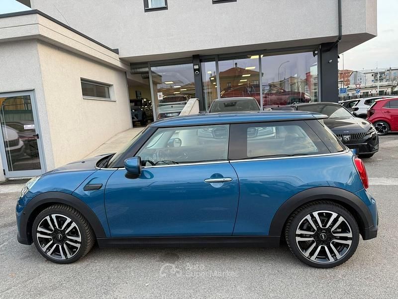 Begagnad Mini ONE Essential 102 HK (75 kW) 2021 Blå Halvkombi