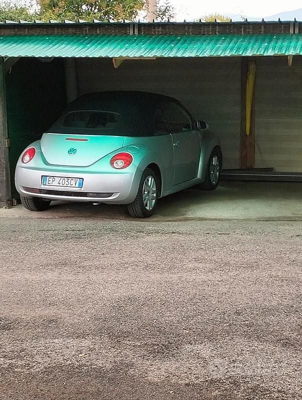 Usata VW New Beetle 105 CV (77 kW) 2005 Grigio Utilitaria