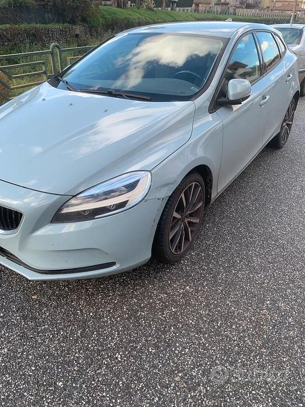 Usata Volvo V40 120 CV (88 kW) 2016 Berlina