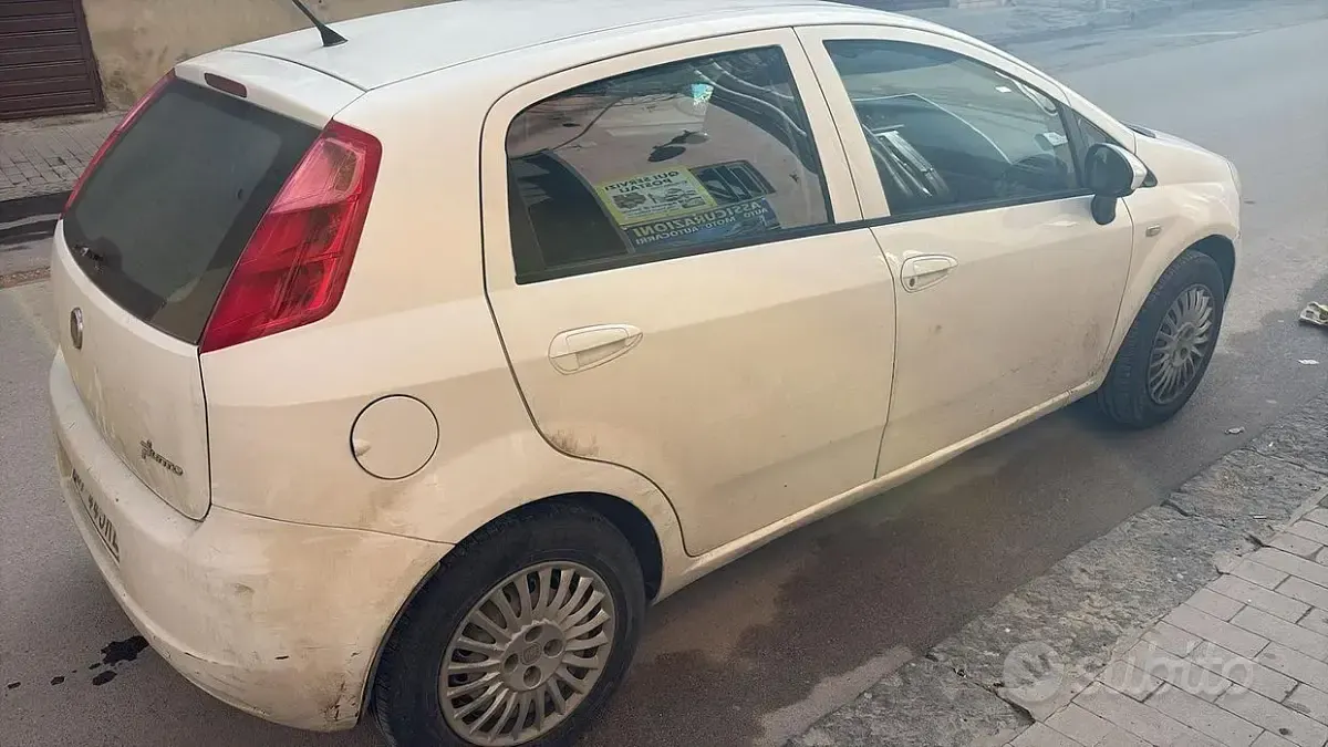 Usata Fiat Grande Punto 75 CV (55 kW) 2009 Bianco Utilitaria