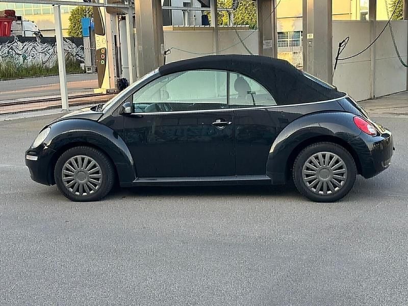 Usata VW New Beetle 104 CV (76 kW) 2007 Nero Utilitaria