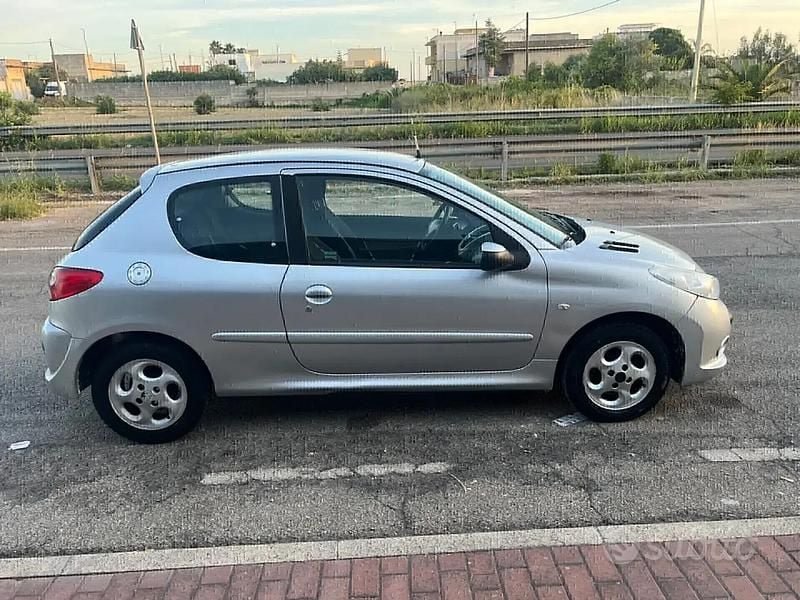 Usata Peugeot 206+ 70 CV (51 kW) 2011 Grigio Utilitaria