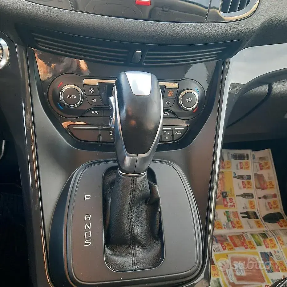 Usata Ford Kuga 179 CV (131 kW) 2014 Nero SUV
