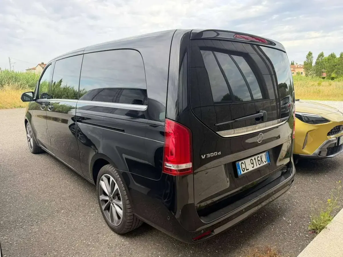 Usata Mercedes V300 Premium 239 CV (175 kW) 2022 Other Monovolume