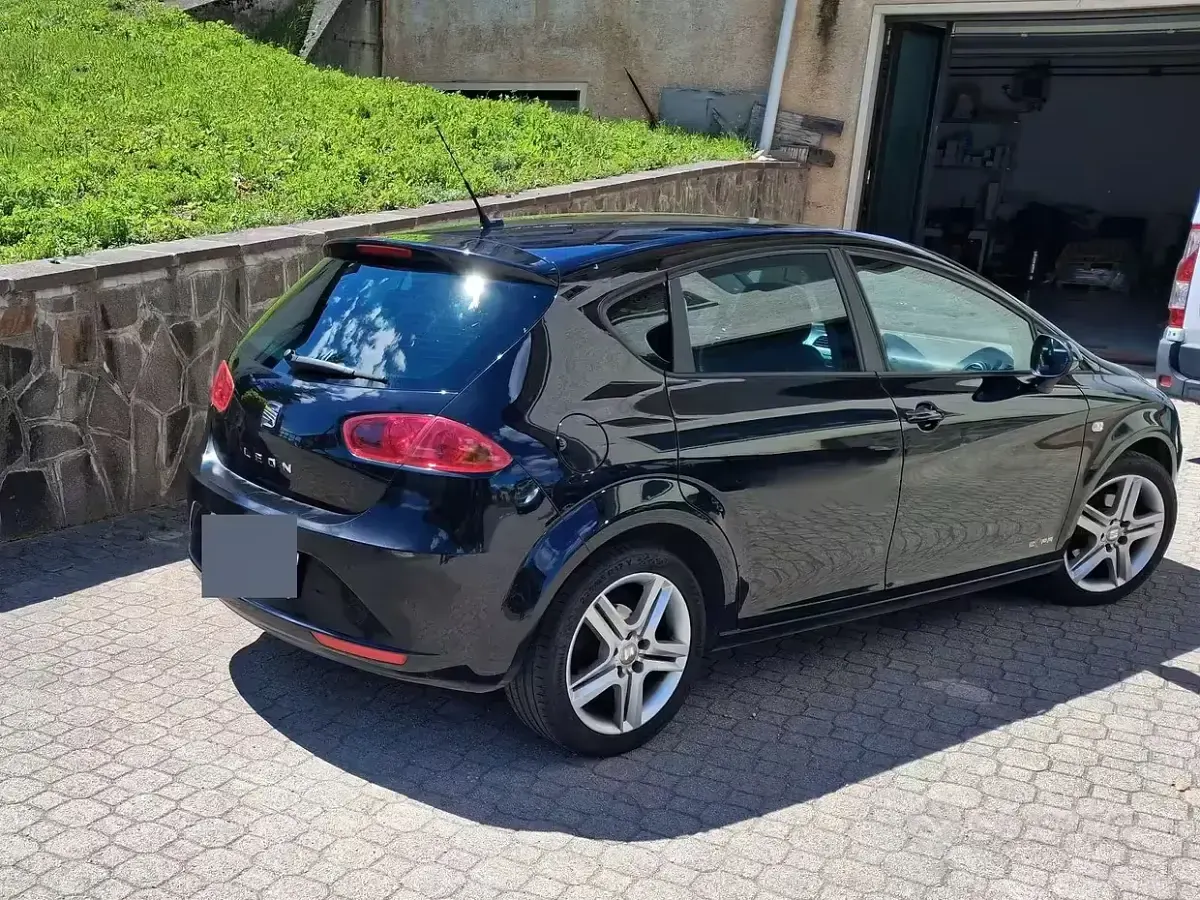 Usata Seat Leon Copa 105 CV (77 kW) 2011 Nero Utilitaria