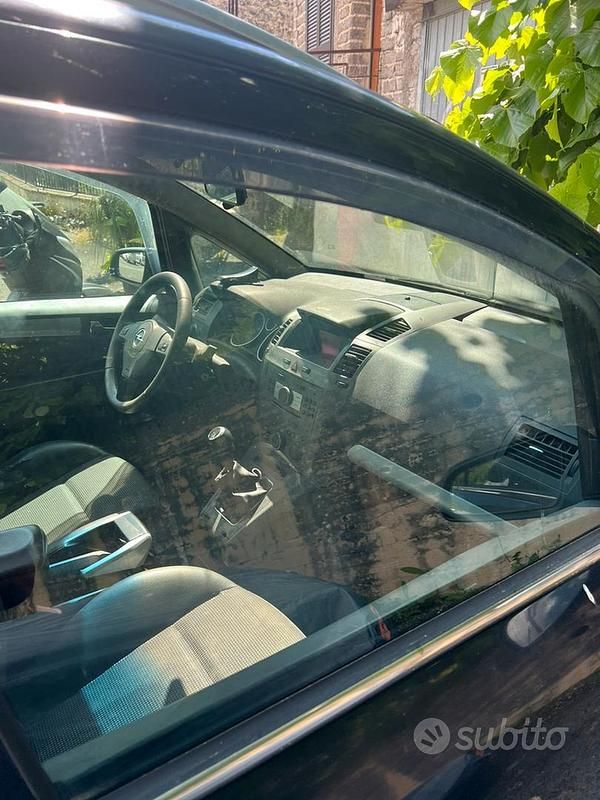 Usata Opel Zafira 120 CV (88 kW) 2007 Nero Monovolume