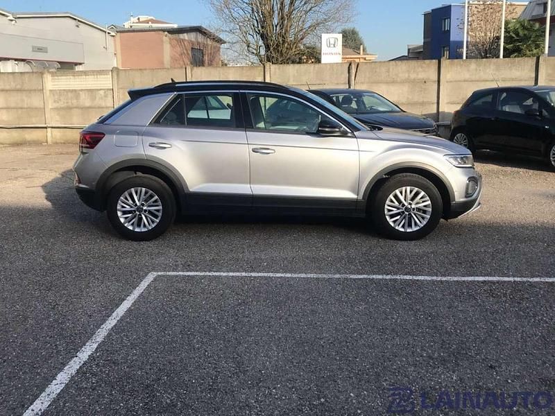 Usata VW T-Roc Life 150 CV (110 kW) 2022 Argento SUV