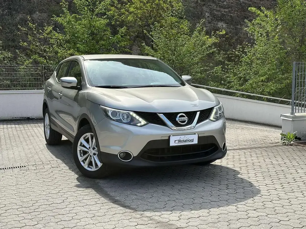Gebraucht Nissan Qashqai 110 PS (80 kW) 2015 Silber SUV