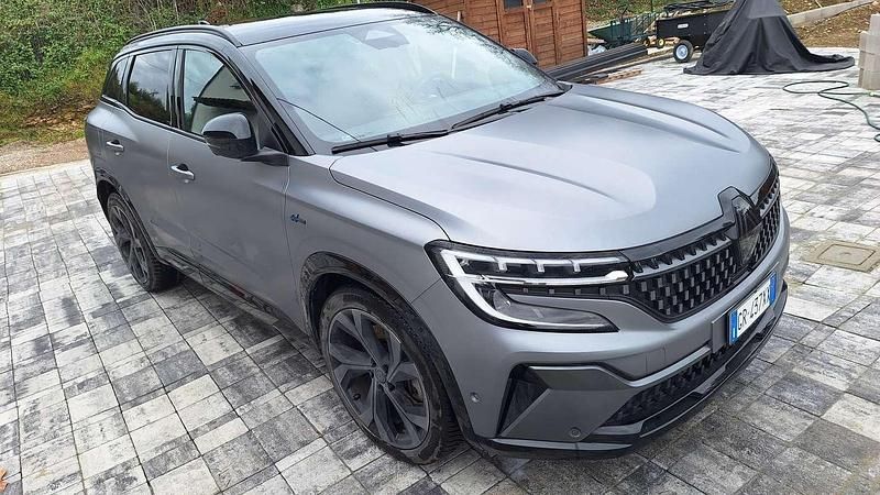 Usata Renault Austral Iconic Esprit Alpine 131 CV (96 kW) 2023 Grigio SUV