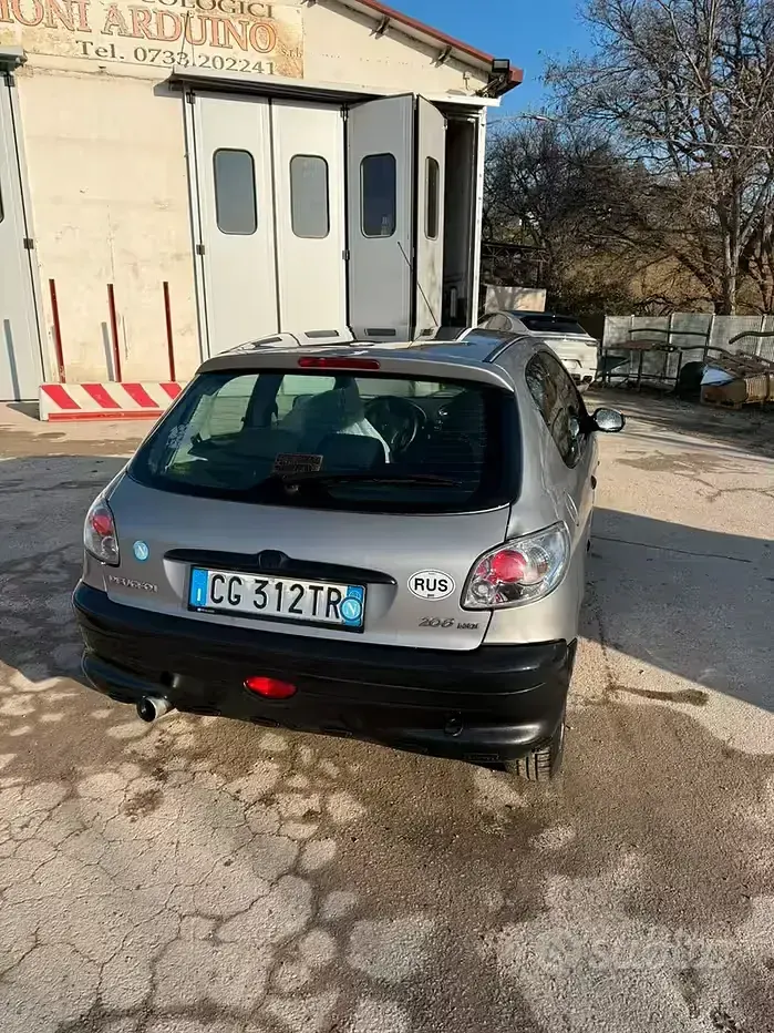 Usata Peugeot 206 68 CV (50 kW) 2004 Grigio Coupé