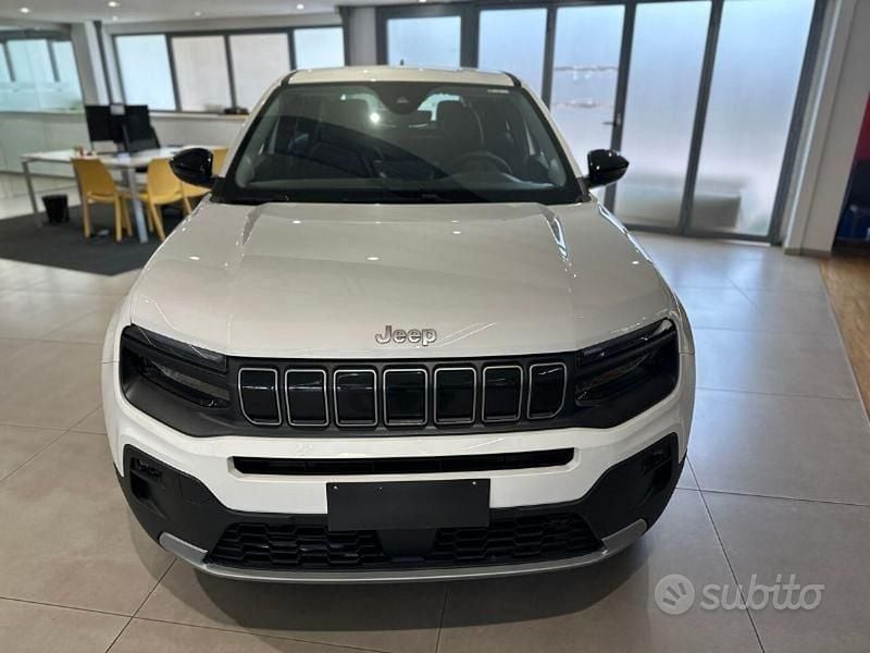 Usata Jeep Avenger Altitude 101 CV (74 kW) 2024 Snow SUV