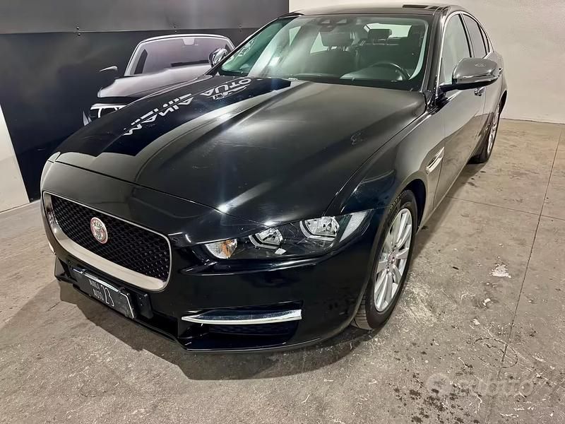 Usata Jaguar XE R 180 CV (132 kW) 2018 Nero Berlina