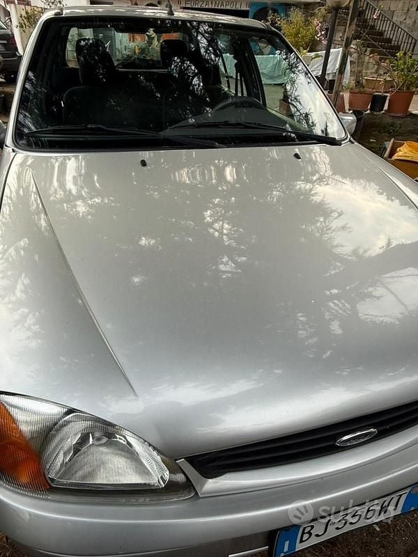 Usata Ford Fiesta Ghia 75 CV (55 kW) 2000 Grigio Utilitaria