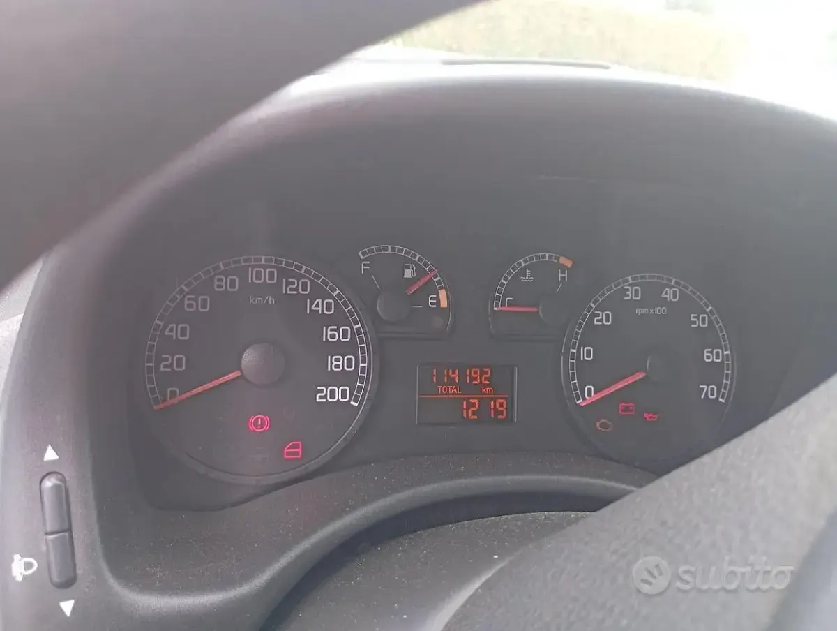 Usata Fiat Punto 60 CV (44 kW) 2003 Bluazzurro Utilitaria