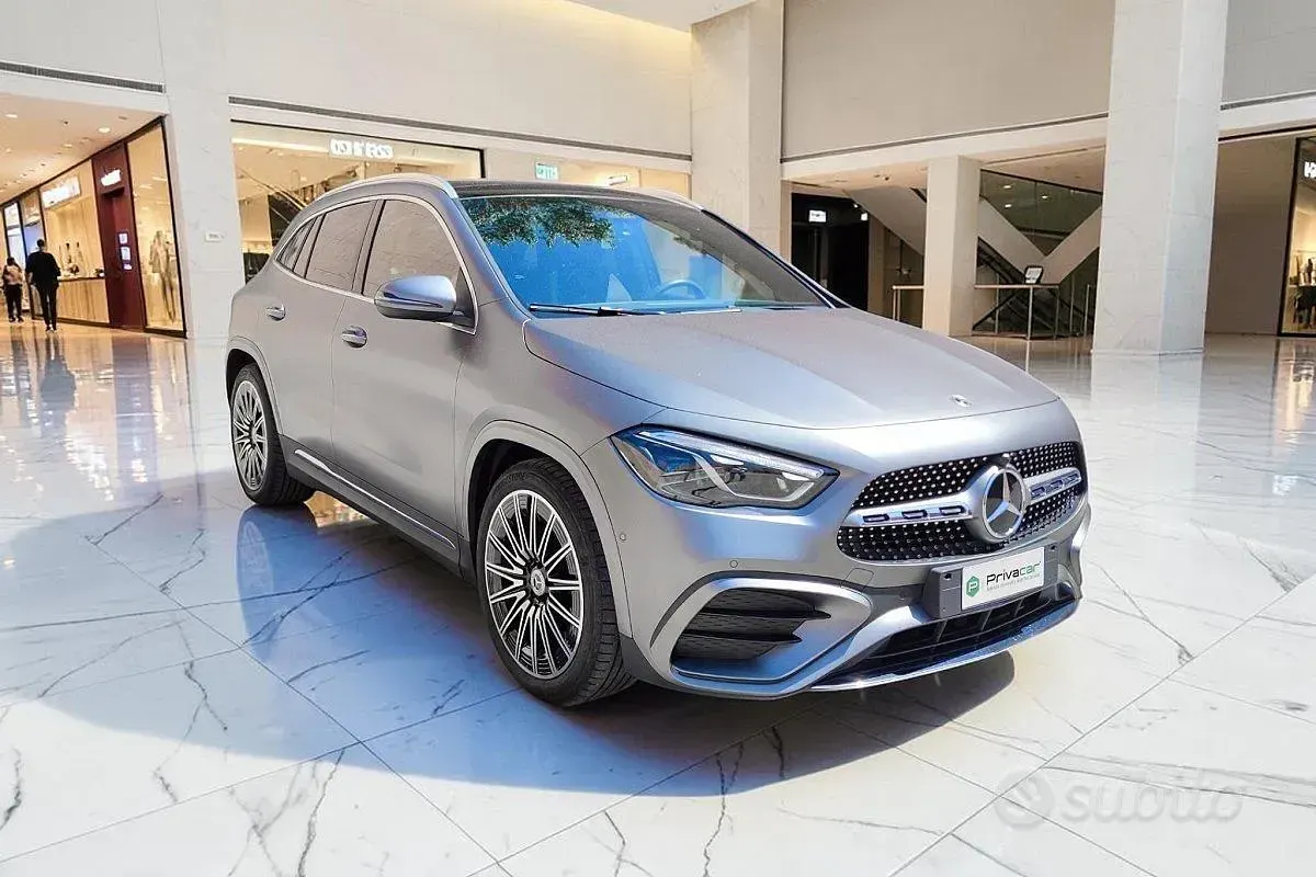 Usata Mercedes GLA180 AMG Line Premium 116 CV (85 kW) 2024 Grigio SUV