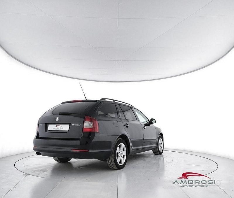 Usata Skoda Octavia Comfort 105 CV (77 kW) 2009 Nero Station wagon