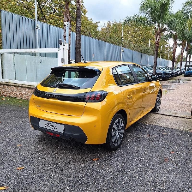 Usata Peugeot 208 Active 100 CV (73 kW) 2023 Giallo Utilitaria