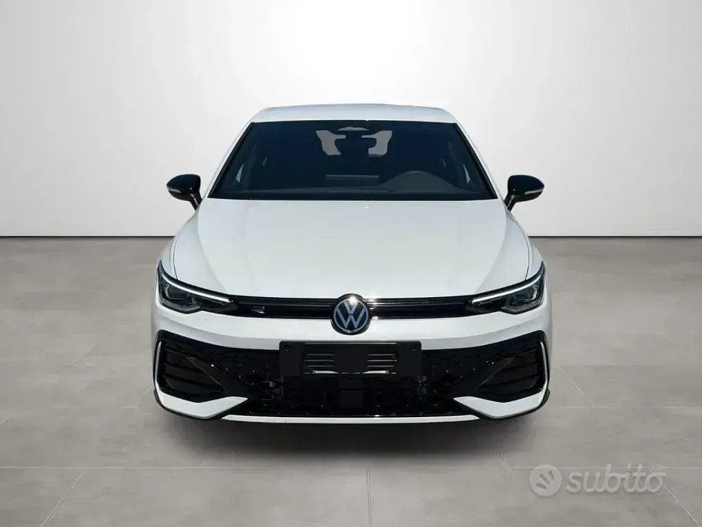 Nuova VW Golf VIII R-line Plus 150 CV (110 kW) 2026 Grigio Berlina
