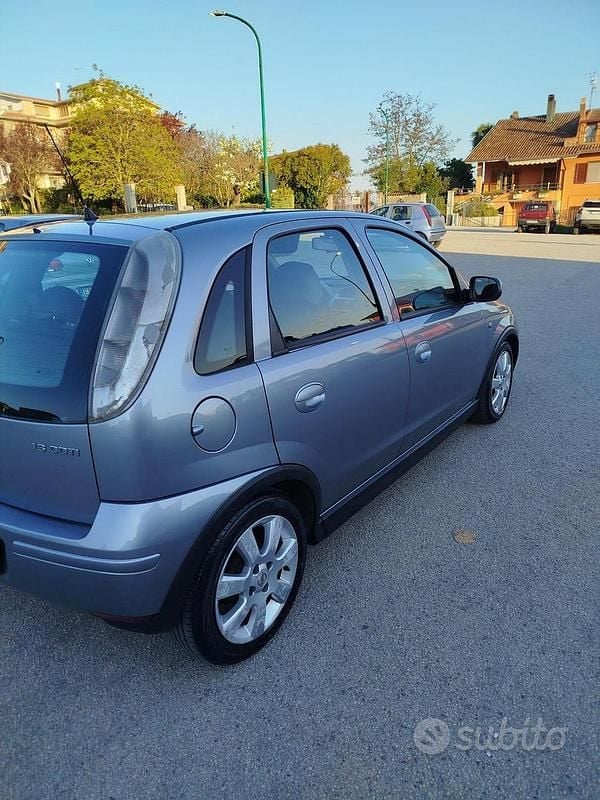 Usata Opel Corsa 69 CV (50 kW) 2006 Grigio Utilitaria