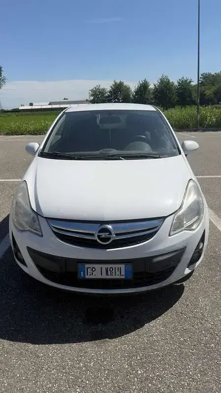 Usata Opel Corsa 75 CV (55 kW) 2012 Bianco Utilitaria