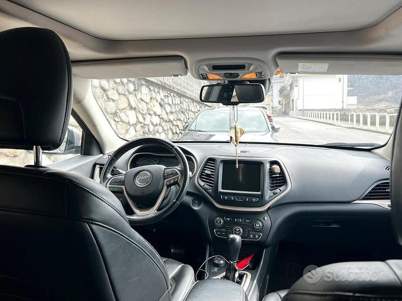 Usata Jeep Cherokee Limited 170 CV (125 kW) 2015 Grigio SUV
