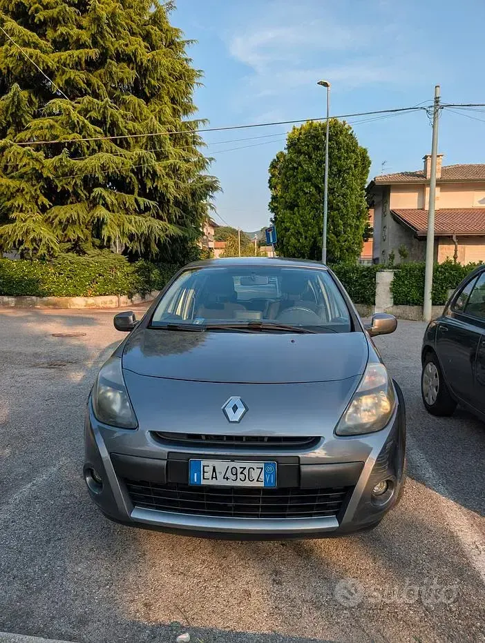 Usata Renault Clio III 75 CV (55 kW) 2009 Grigio Berlina
