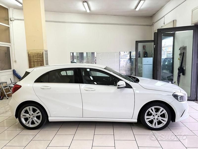 Usata Mercedes A180 108 CV (79 kW) 2015 Bianco Berlina
