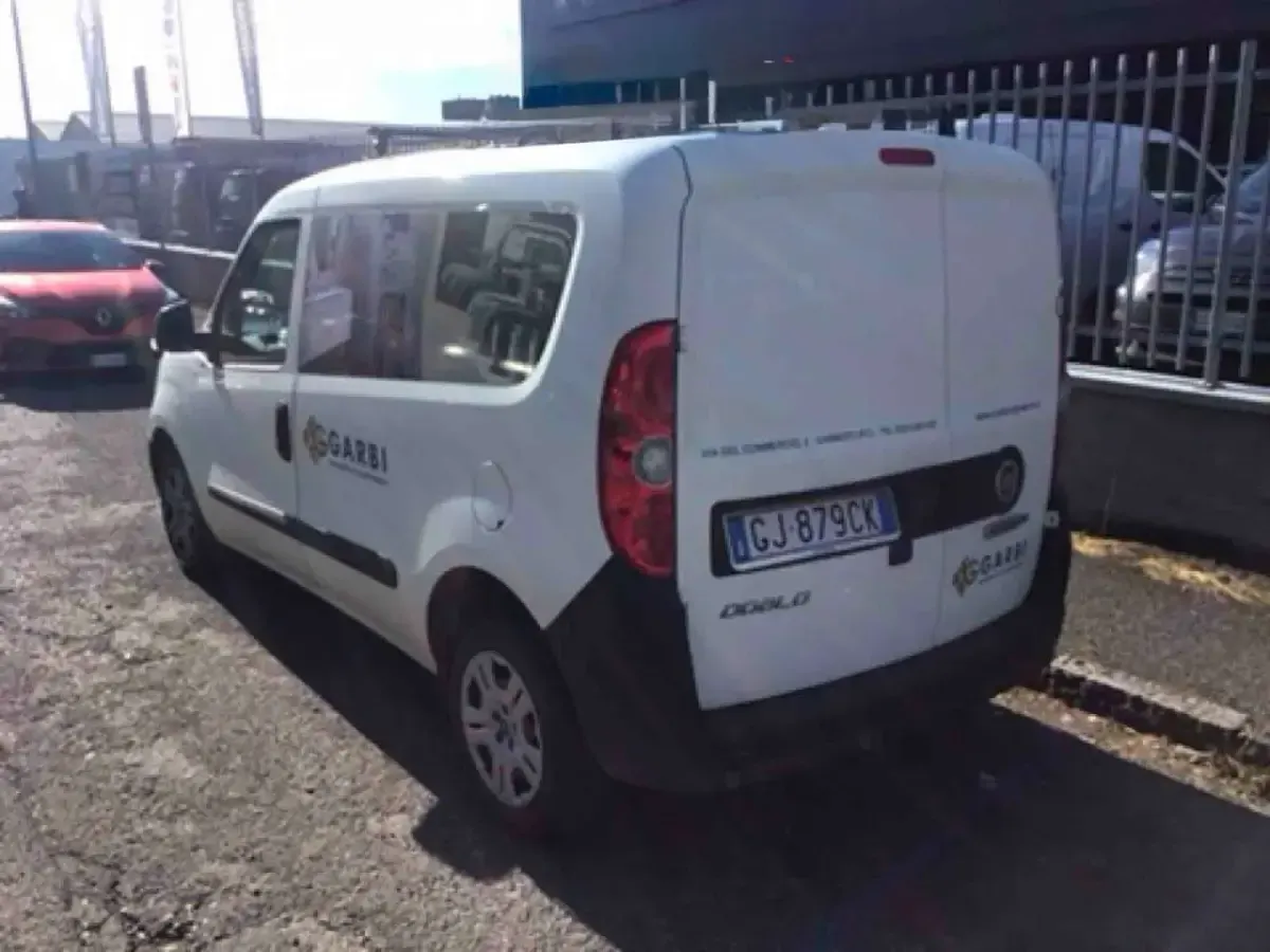 Usata Fiat Doblò 105 CV (77 kW) 2022 Bianco Monovolume