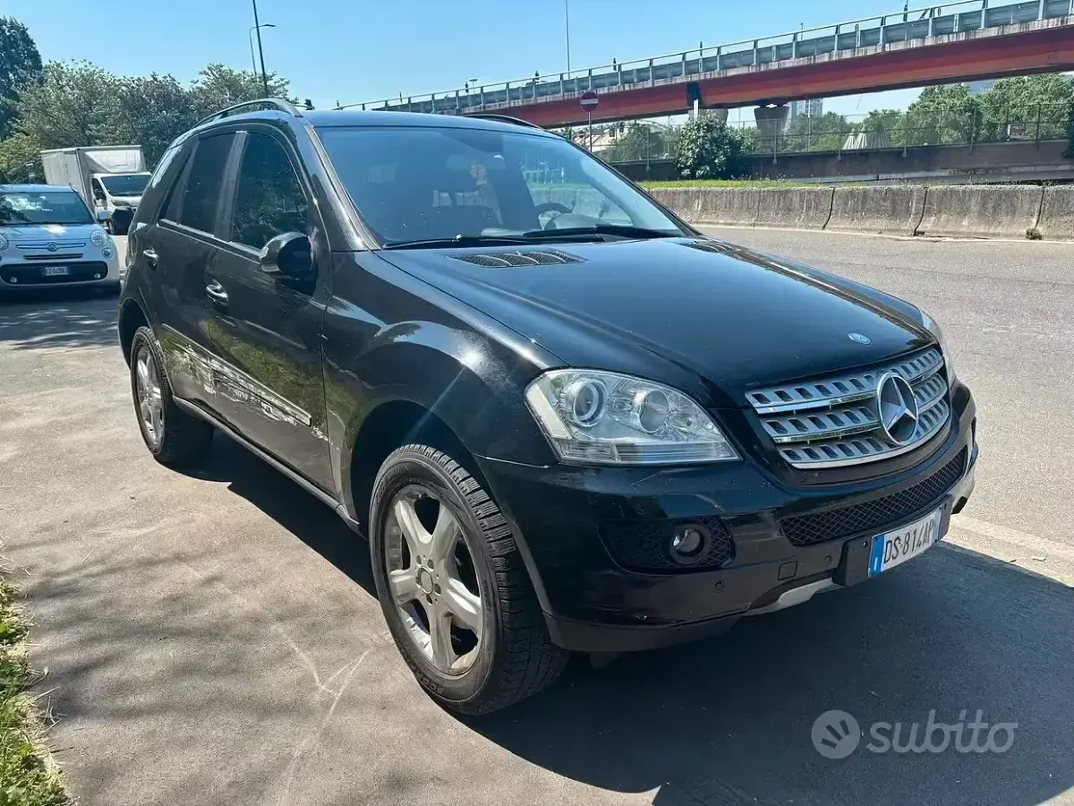 Usata Mercedes ML320 Chrome 224 CV (164 kW) 2007 Nero SUV