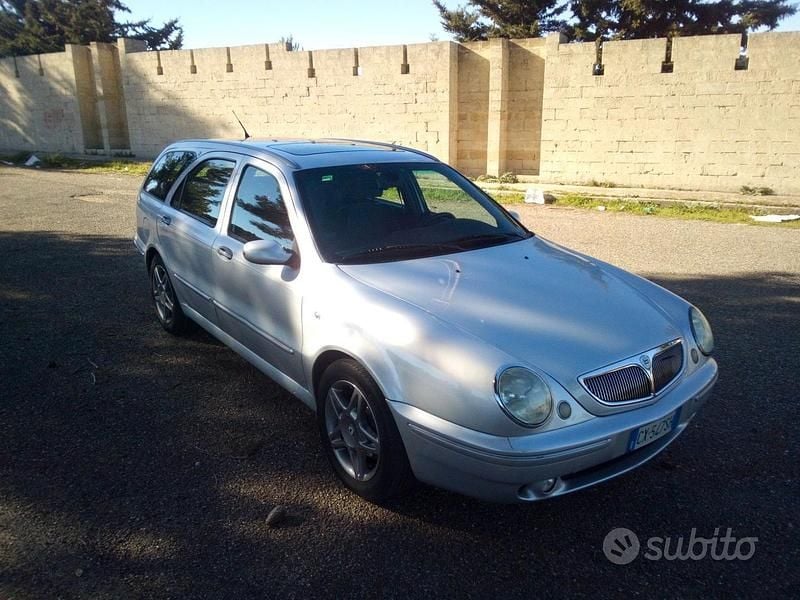 Usata 2005 Lancia Lybra Tre volumi | 2990 € (Buon prezzo) - Immagine 1/4