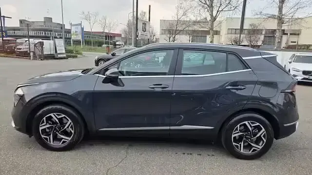 Usado Kia Sportage 136 CV (100 kW) 2023 Gris SUV