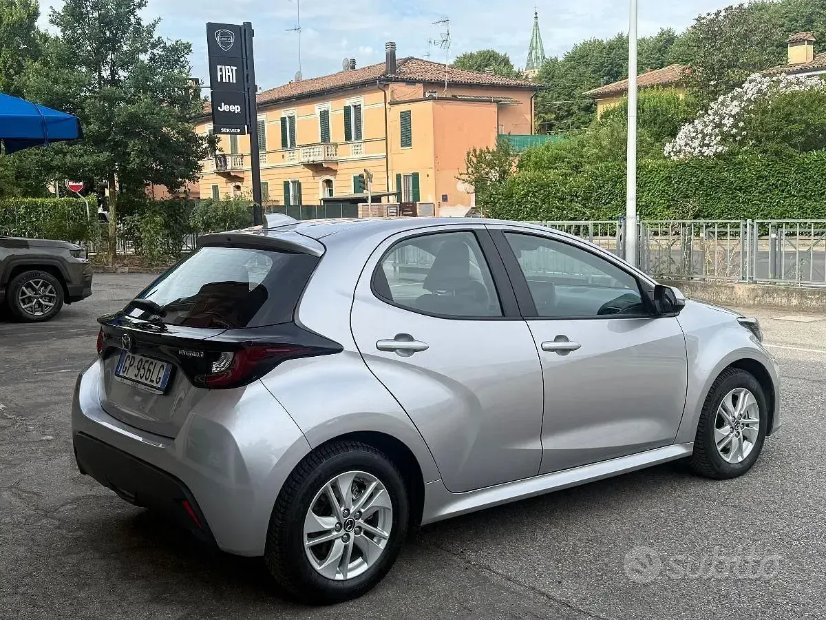 Usata Mazda 2 92 CV (67 kW) 2023 Grigio Utilitaria