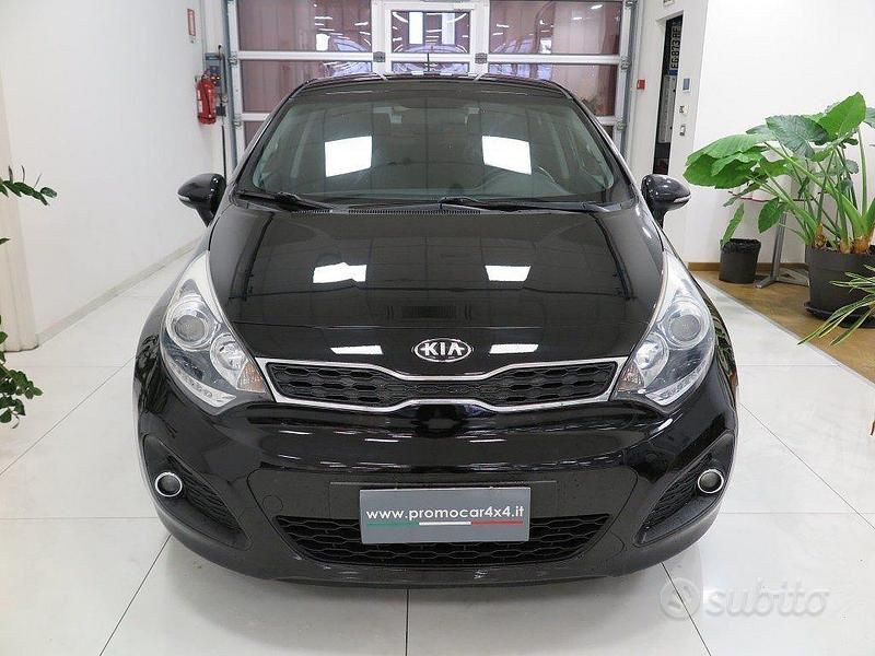 Usata Kia Rio 75 CV (55 kW) 2015 Nero Berlina