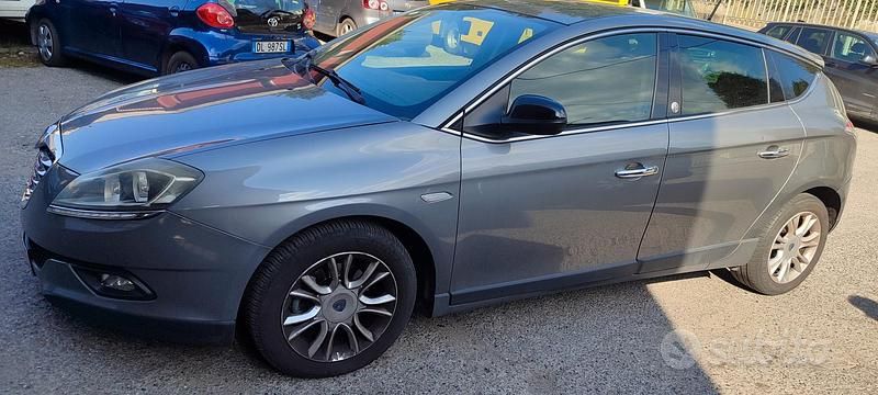 Usata Lancia Delta 120 CV (88 kW) 2012 Grigio Utilitaria