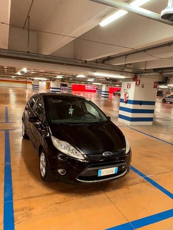 Usata Ford Fiesta Titanium 68 CV (50 kW) 2010 Berlina