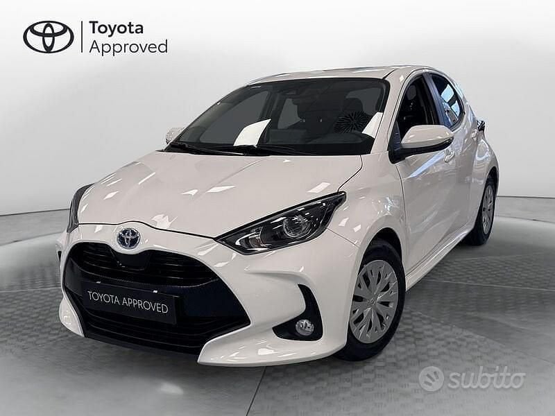 Usata Toyota Yaris Hybrid Active 116 CV (85 kW) 2023 Bianco Berlina