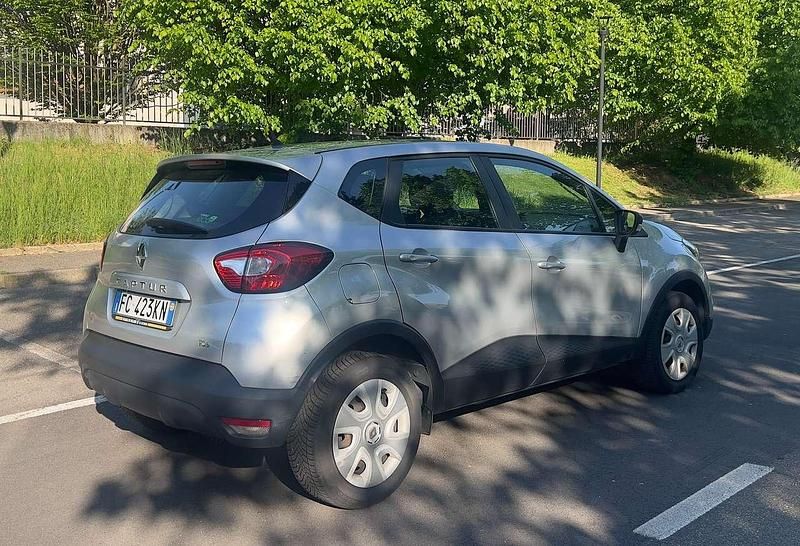Usata Renault Captur Intens 90 CV (66 kW) 2016 Argento SUV