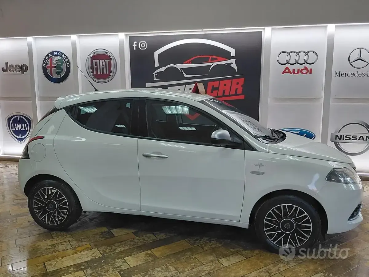 Usata Lancia Ypsilon 69 CV (50 kW) 2016 Bianco Utilitaria