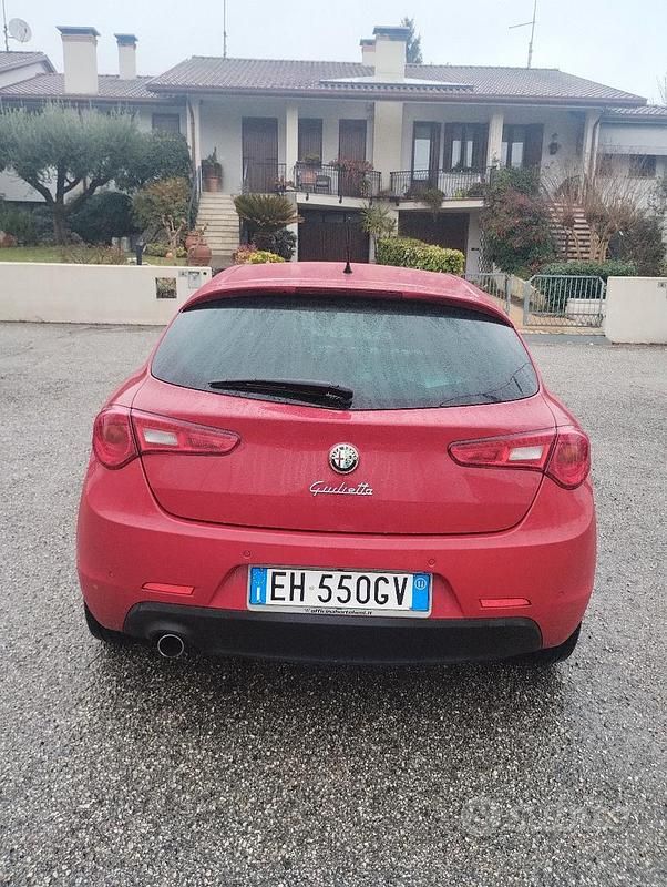 Usata Alfa Romeo Giulietta 105 CV (77 kW) 2011 Rosso Utilitaria