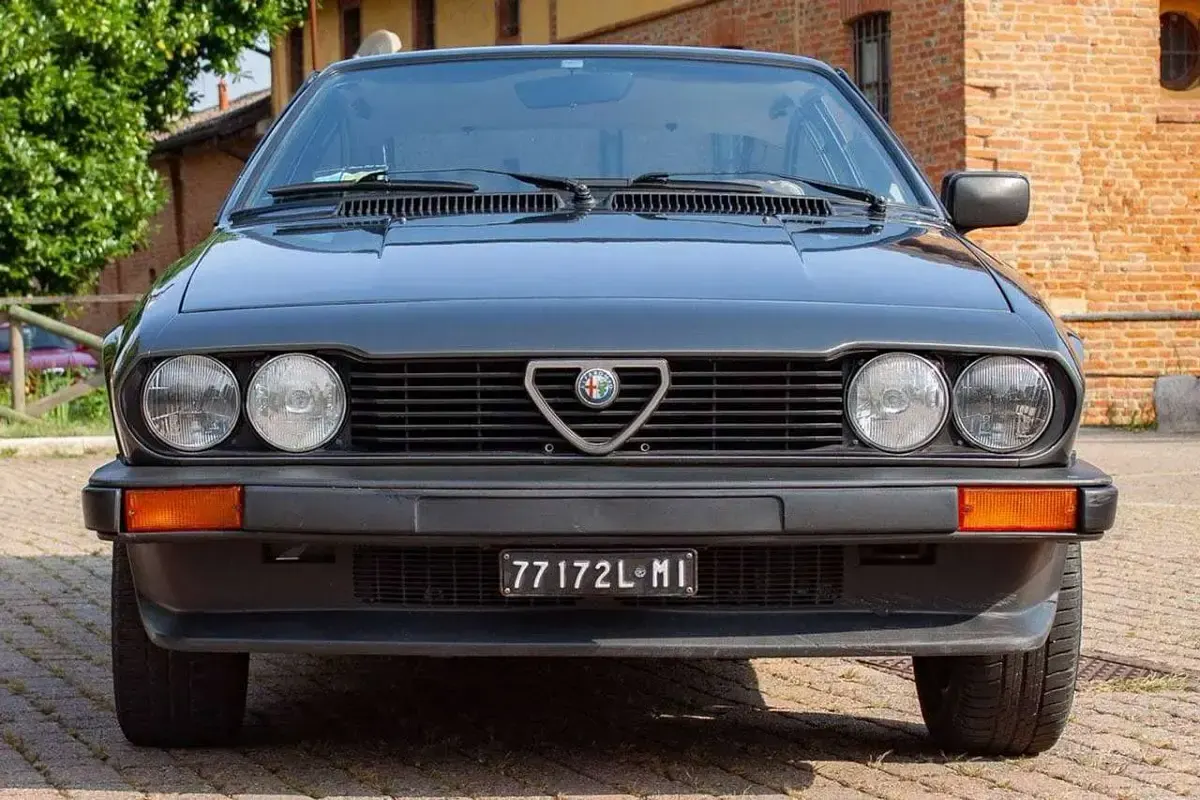 Usata Alfa Romeo GTV 131 CV (96 kW) 1981 Marrone Coupé