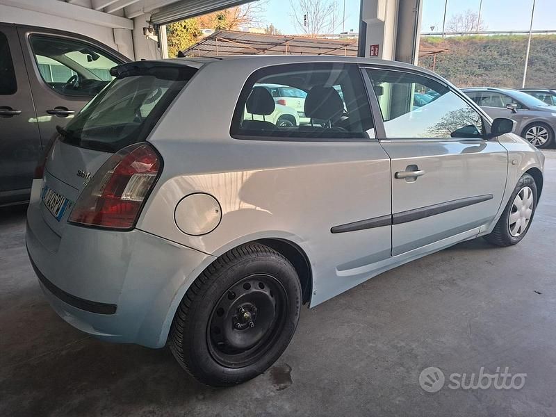 Usata Fiat Stilo Active 104 CV (76 kW) 2006 Grigio Berlina