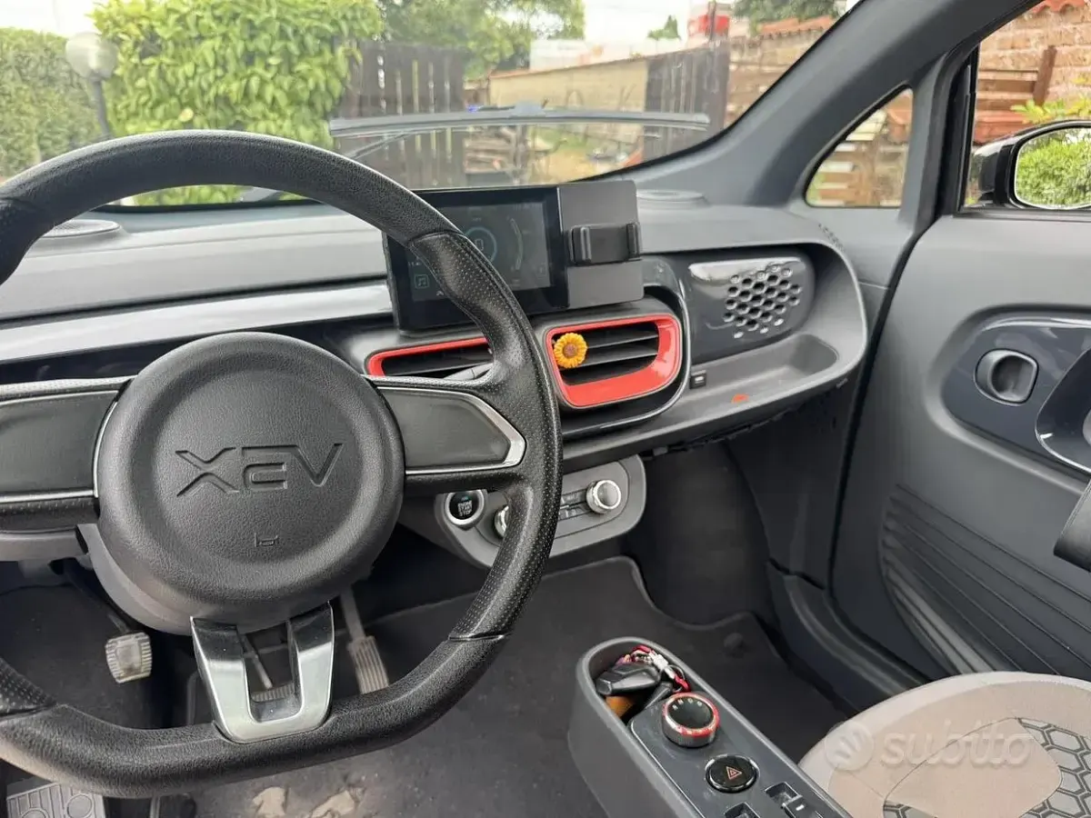 Usata XEV Yoyo 7 kW (10 CV) 2023 Nero Utilitaria