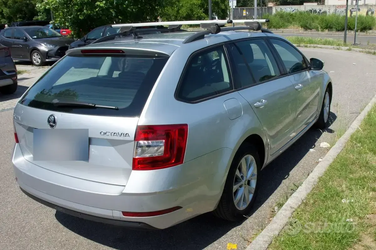 Gebraucht Skoda Octavia Executive 116 PS (85 kW) 2018 Grau Kombi