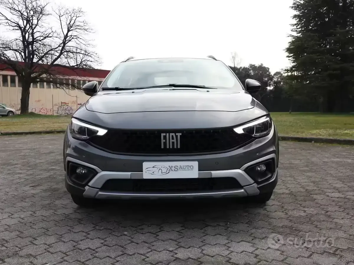 Occasion Fiat Tipo Cross 131 ch (96 kW) 2022 Gris Berline