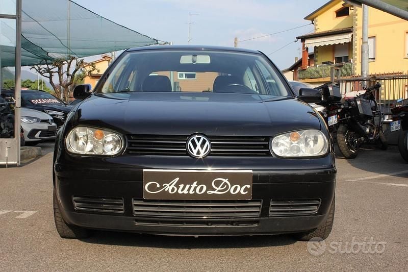 Usata VW Golf IV Highline 105 CV (77 kW) 2003 Nero Berlina