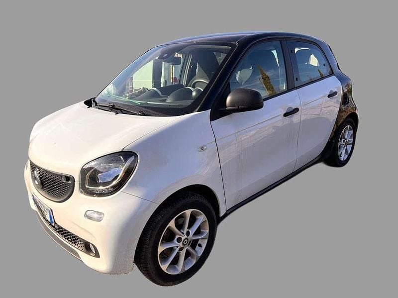 Usata Smart ForFour Passion 71 CV (52 kW) 2018 Bicolor bianco e nero Utilitaria