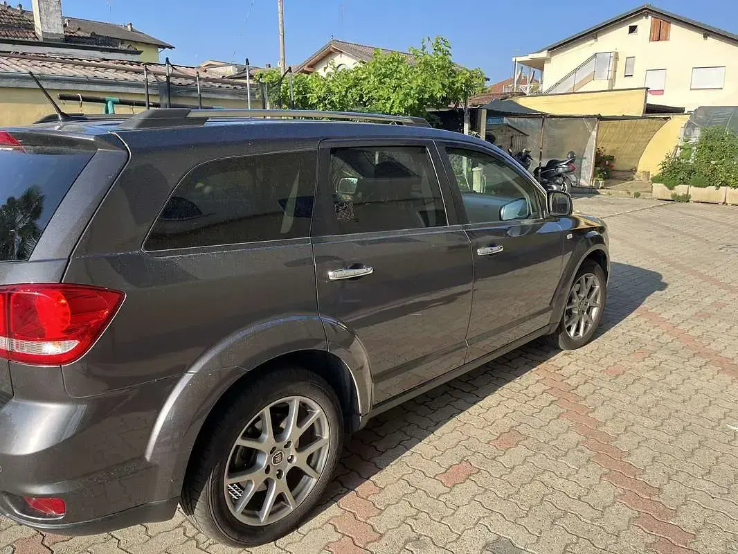 Usata Fiat Freemont Lounge 140 CV (102 kW) 2014 Grigio SUV
